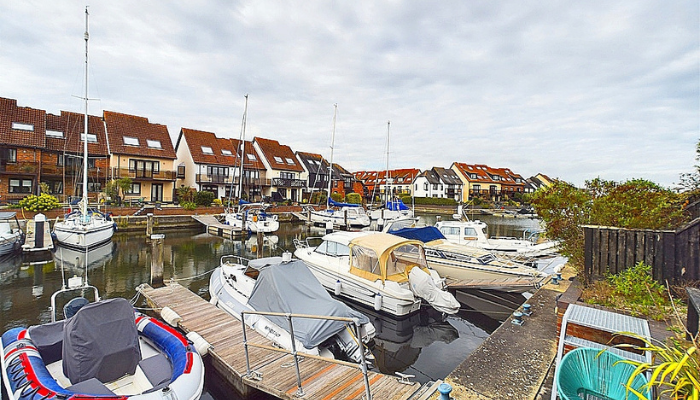 Hythe Marina 10.6m berth with 3 bed house - Waterside Properties