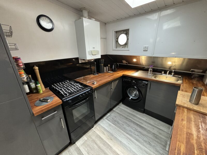 Kitchen houseboat