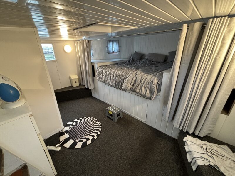 bedroom houseboat